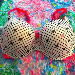 Victoria’s Secret bra never worn
